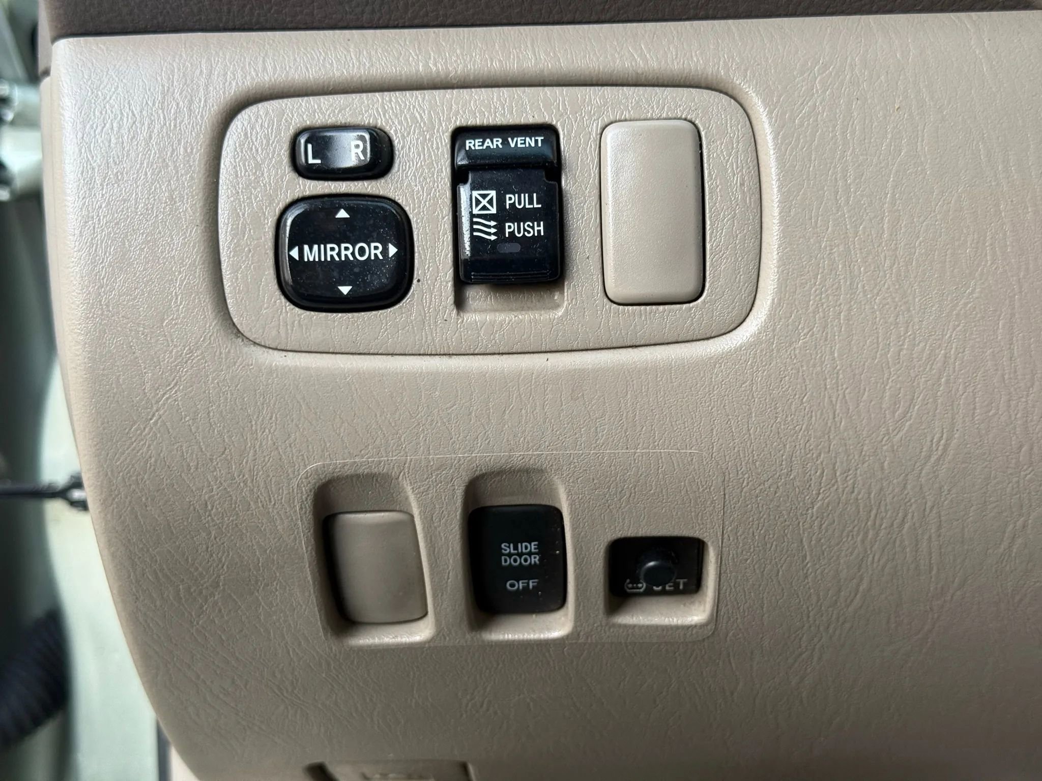 Used 2010 Toyota Sienna LE image 37