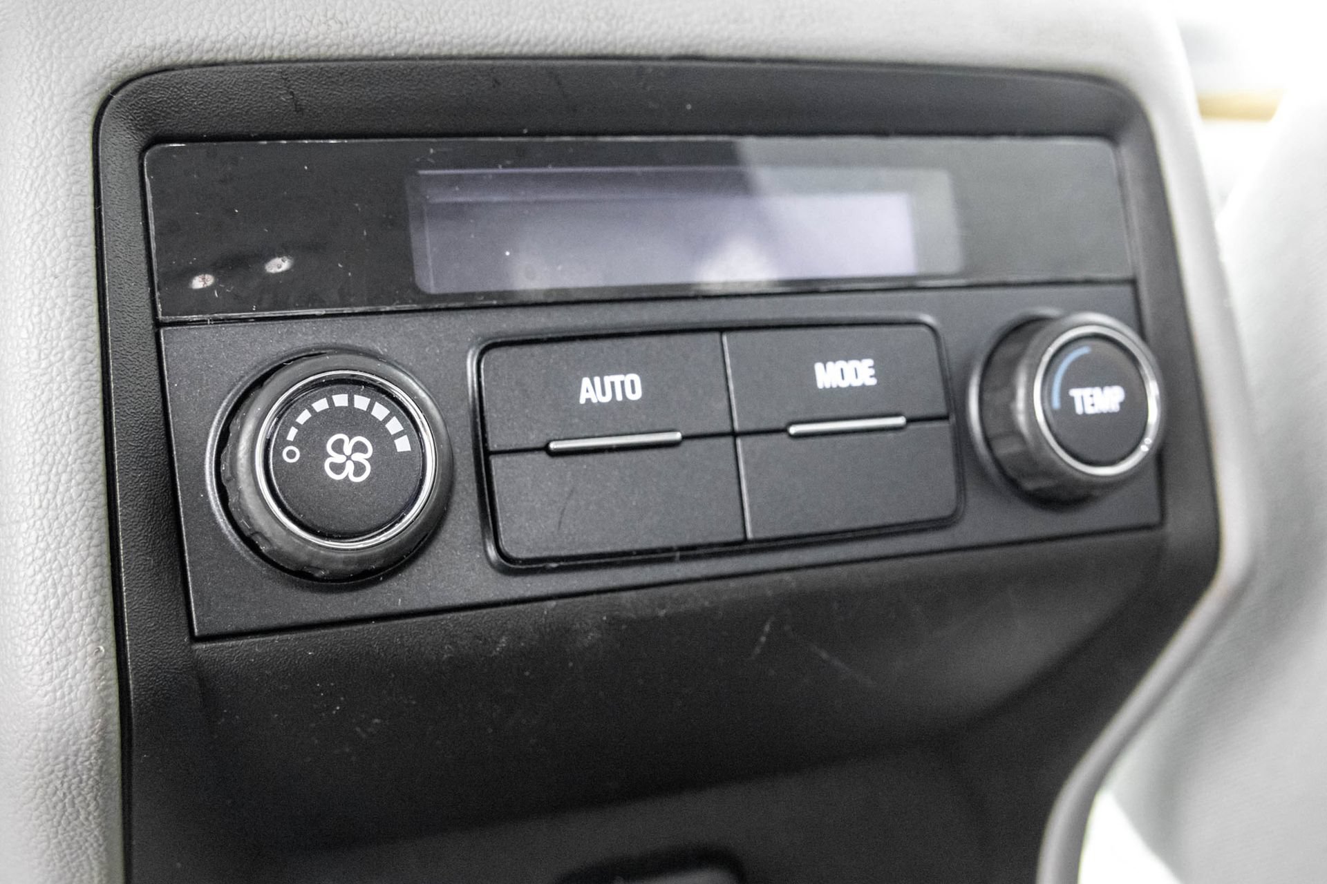 Used 2018 GMC Acadia SLE FWD image 39