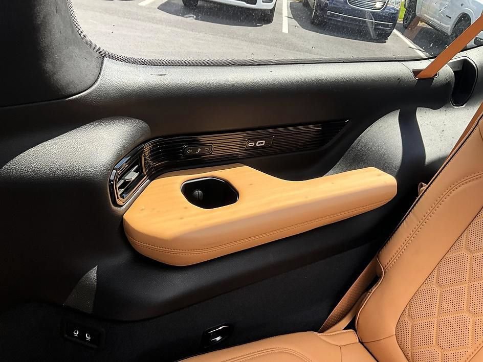 New 2026 Jeep Grand Wagoneer L Summit AWD/4WD image 40