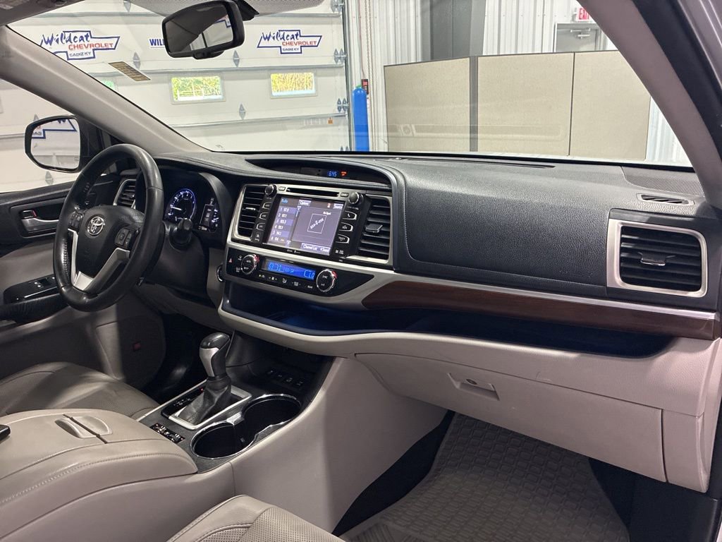 Used 2015 Toyota Highlander Limited AWD/4WD image 41