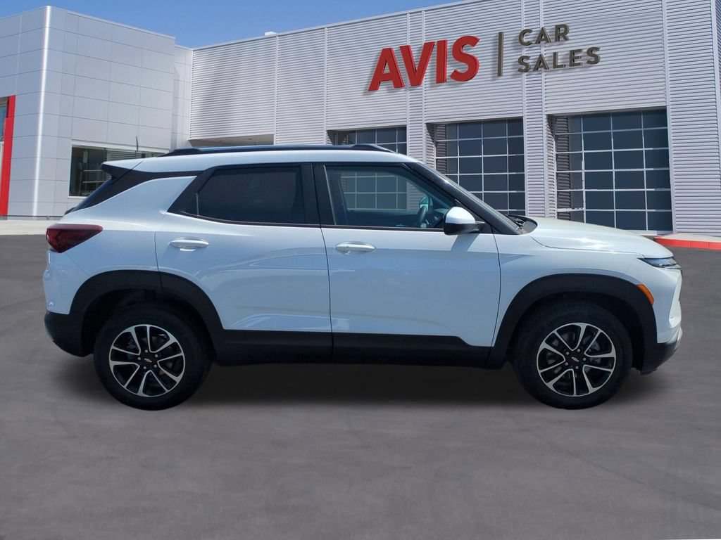 Used 2025 Chevrolet TrailBlazer LT AWD/4WD image 5