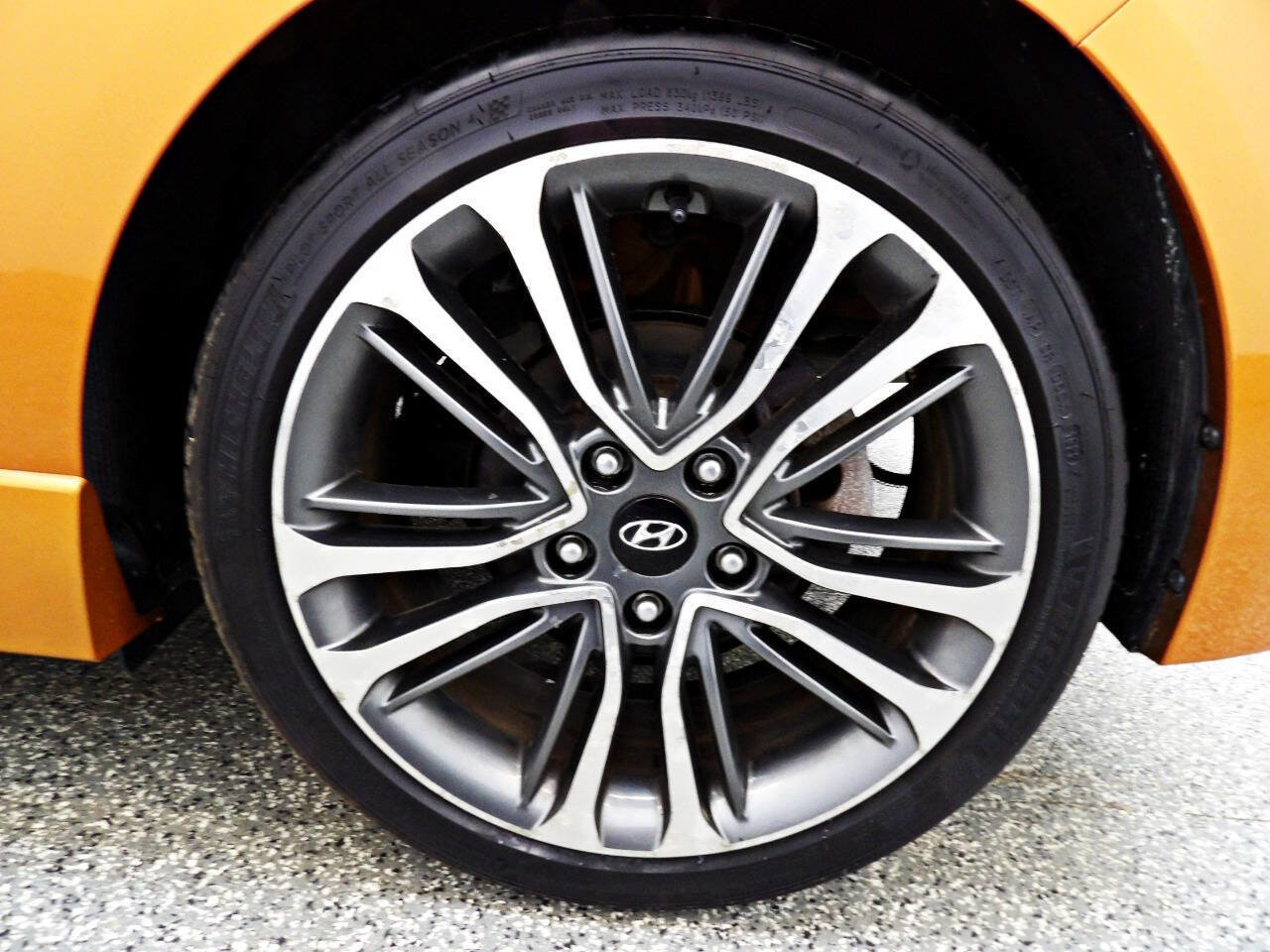 Used 2016 Hyundai Veloster Turbo image 18