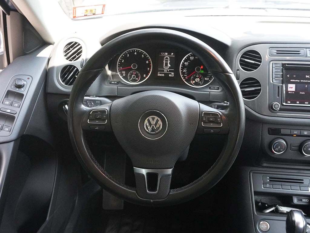 Used 2018 Volkswagen Tiguan Limited w/ Premium Package AWD/4WD image 38