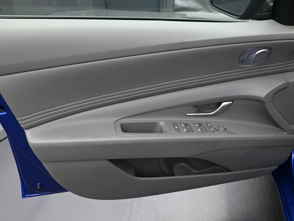 Certified 2025 Hyundai Elantra Sport image 19