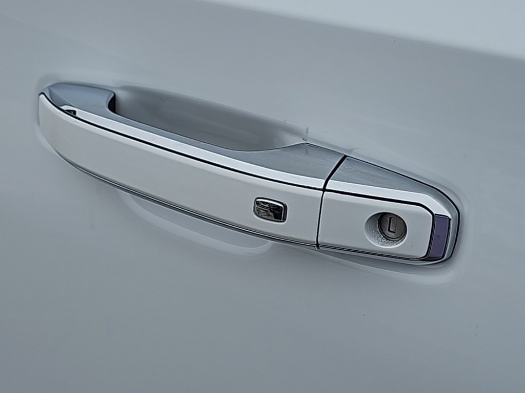 Used 2025 GMC Yukon XL Denali image 11