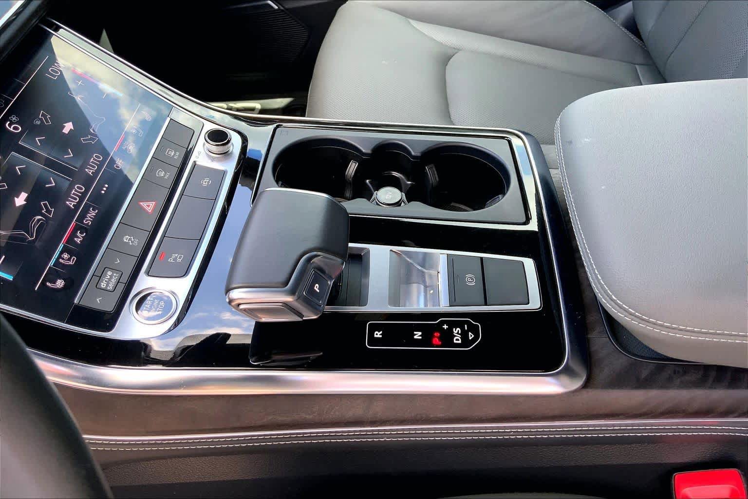 Used 2022 Audi Q8 Premium Plus w/ Premium Plus Package AWD/4WD image 17