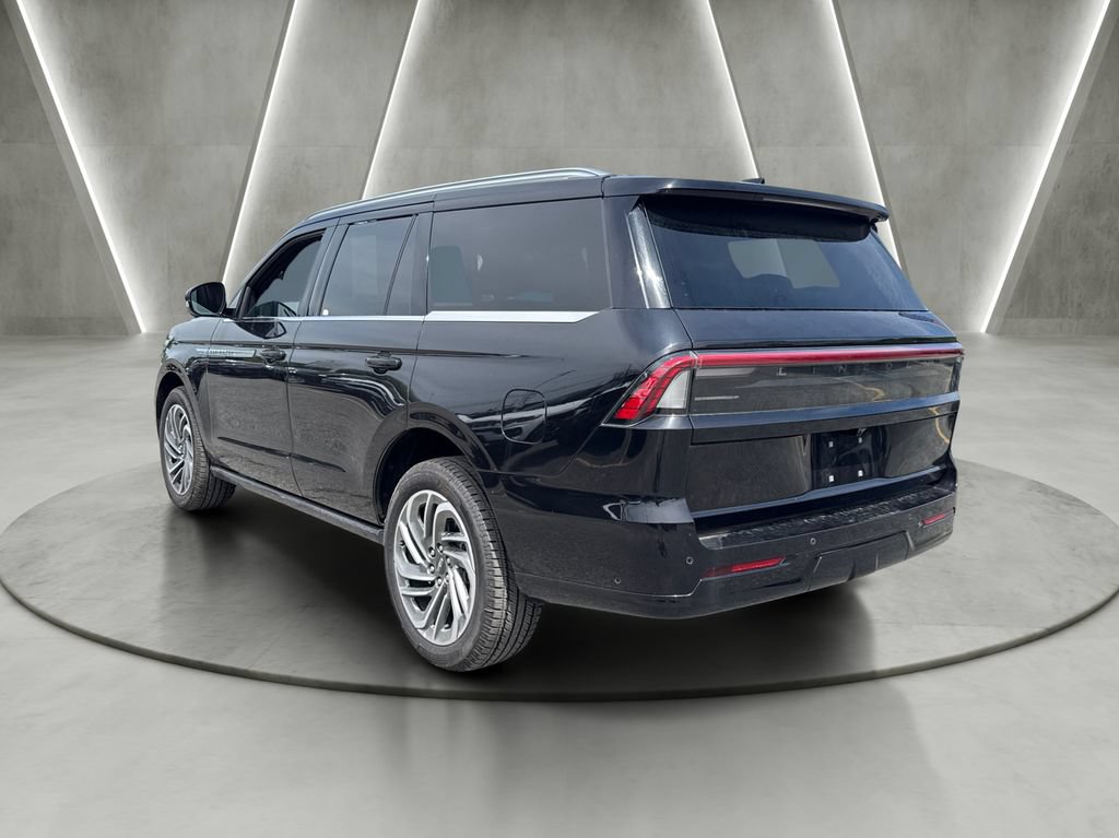 Used 2025 Lincoln Navigator Reserve AWD/4WD image 3