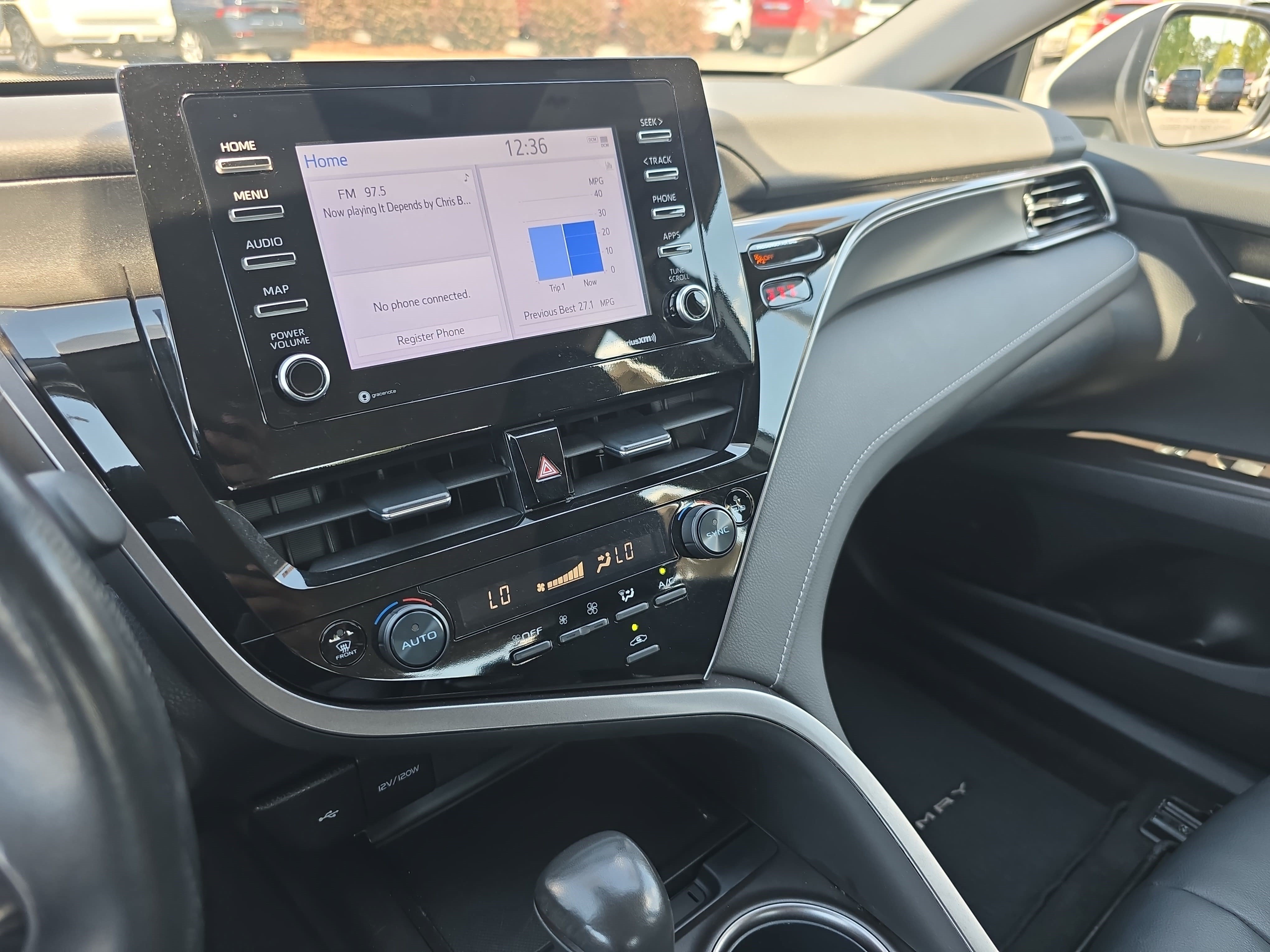 Used 2024 Toyota Camry SE FWD image 19