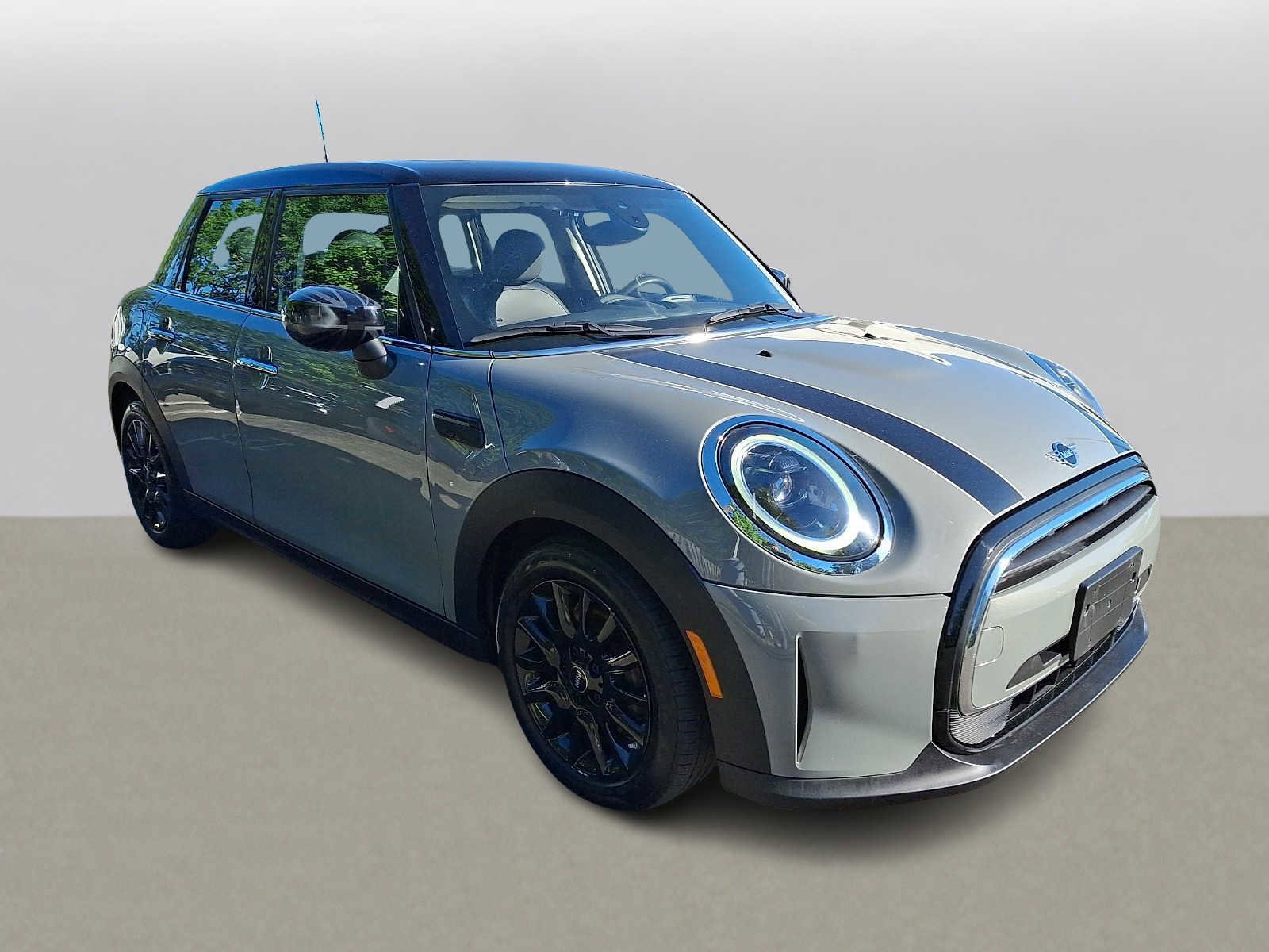 Used 2022 MINI Cooper 4-Door Hardtop FWD image 3