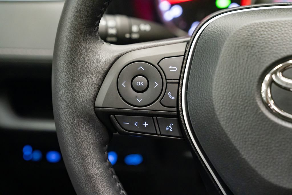 Used 2022 Toyota RAV4 XLE Premium AWD/4WD image 16