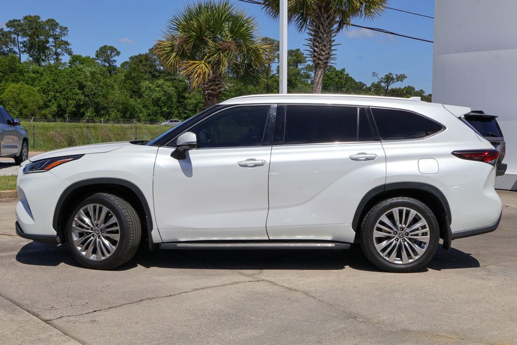 Used 2024 Toyota Highlander Platinum image 31