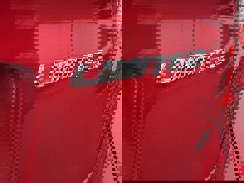 Used 2022 Toyota C-HR Limited FWD image 10