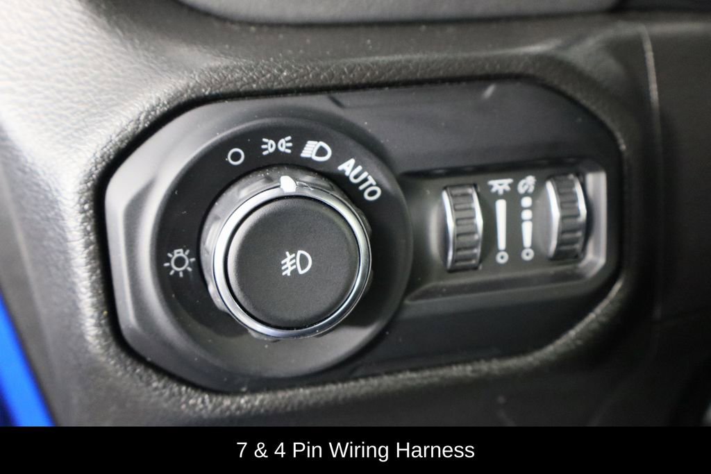 Used 2022 Jeep Wrangler Unlimited Sahara w/ Dual Top Group image 23