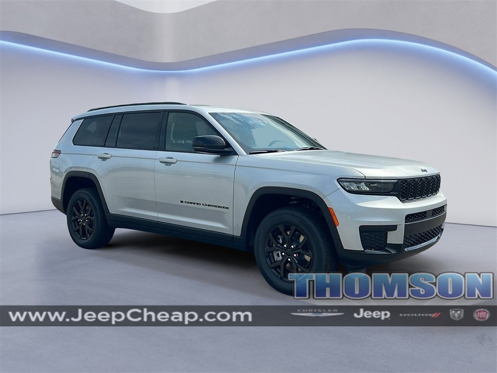New 2025 Jeep Grand Cherokee L Laredo image 1