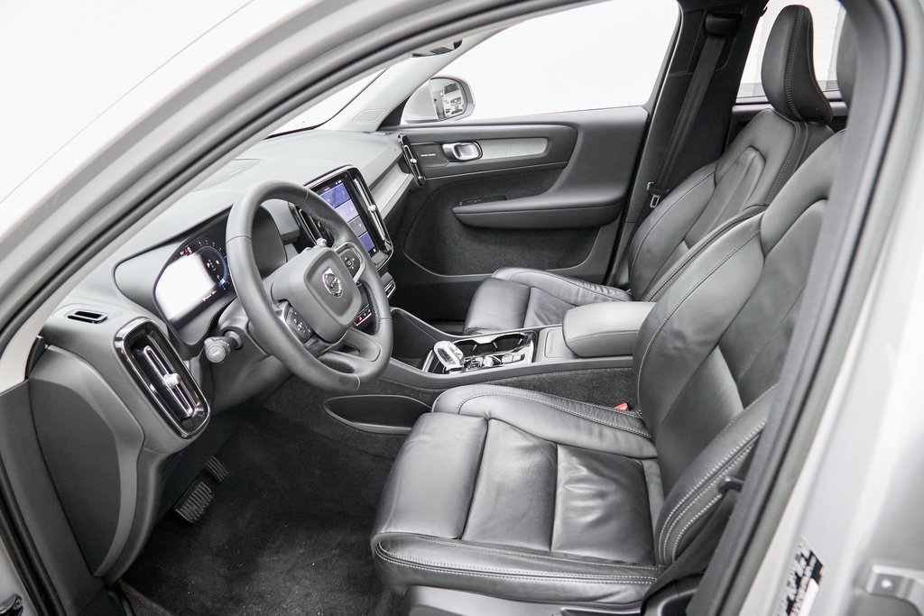 Used 2023 Volvo XC40 B5 Ultimate w/ Protection Package Premier image 19