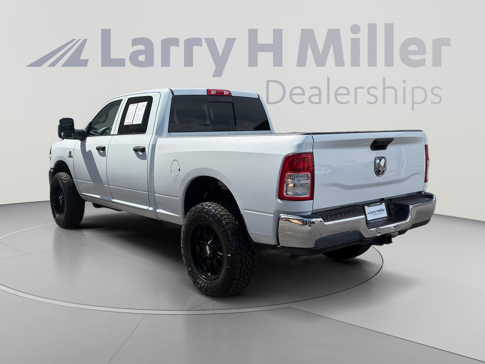 Used 2024 RAM 3500 Tradesman w/ Chrome Appearance Group AWD/4WD image 3