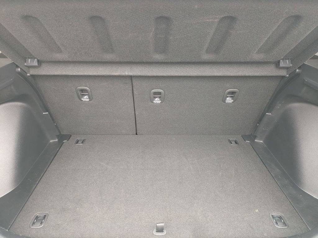 Used 2025 Hyundai Venue SEL FWD image 35