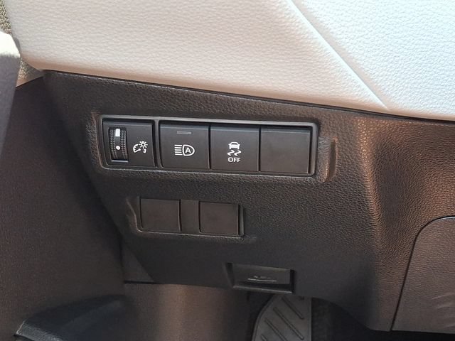 Used 2026 Toyota Corolla Cross L AWD/4WD image 21