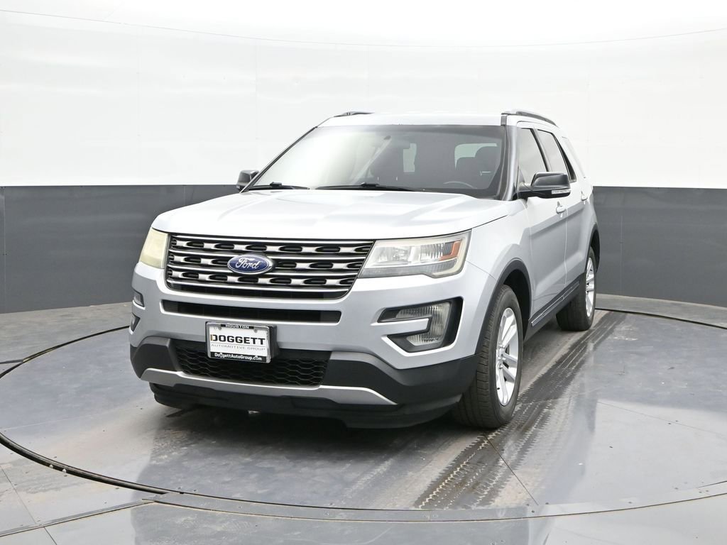 Used 2017 Ford Explorer XLT FWD image 25
