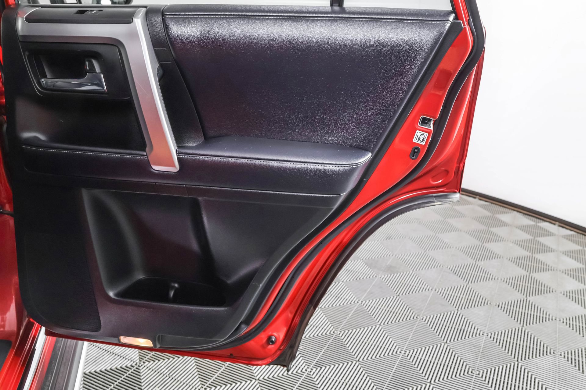 Used 2018 Toyota 4Runner Limited image 41