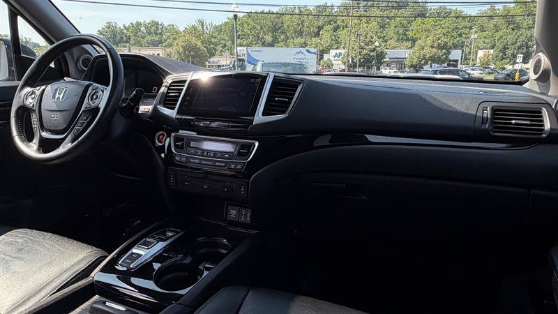 Used 2017 Honda Pilot Touring image 37