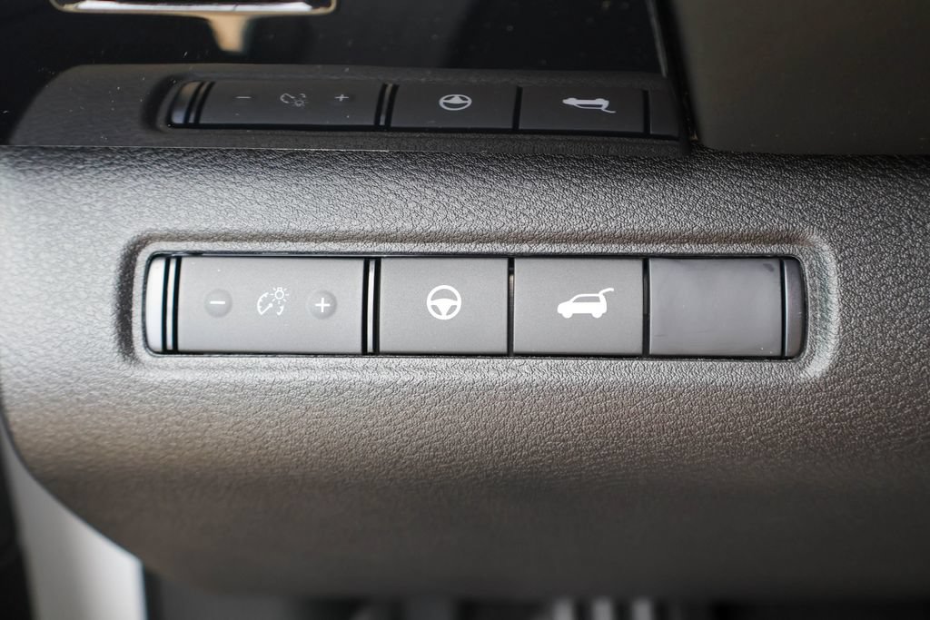 New 2026 Nissan Pathfinder SV w/ SV Premium Package FWD image 16