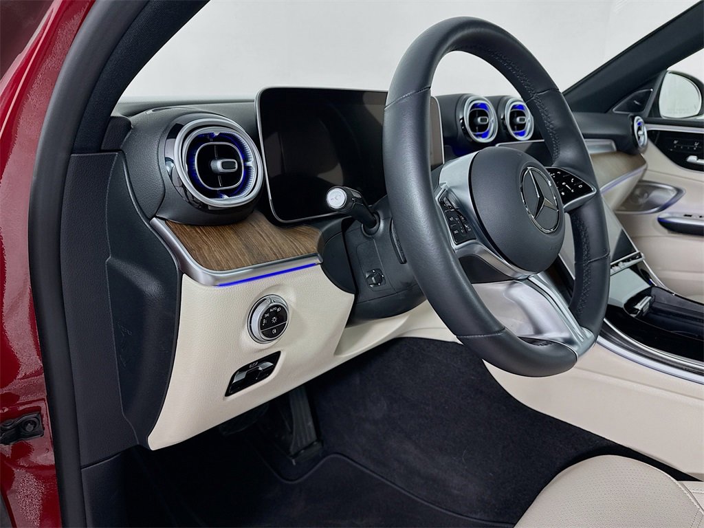 Used 2025 Mercedes-Benz C 300 4MATIC Sedan image 4