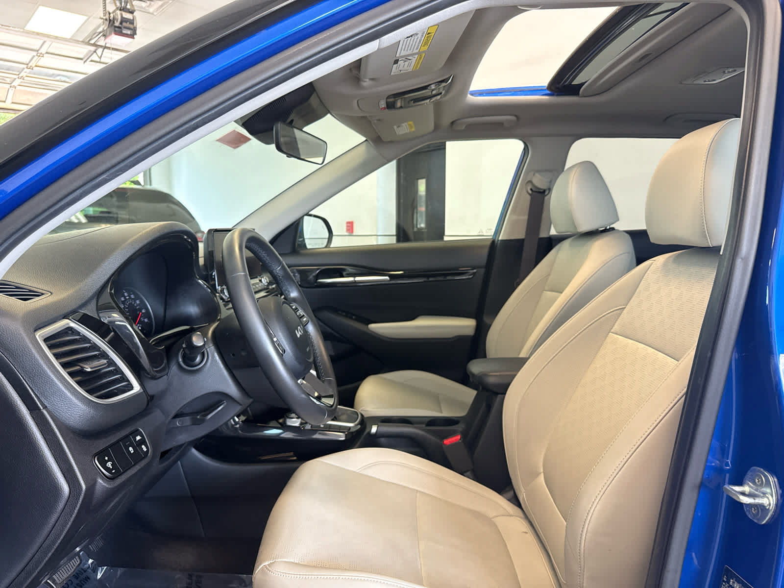Used 2023 Kia Seltos EX AWD/4WD image 11