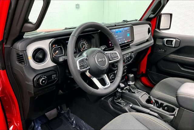 Used 2026 Jeep Wrangler Unlimited Sahara AWD/4WD image 16