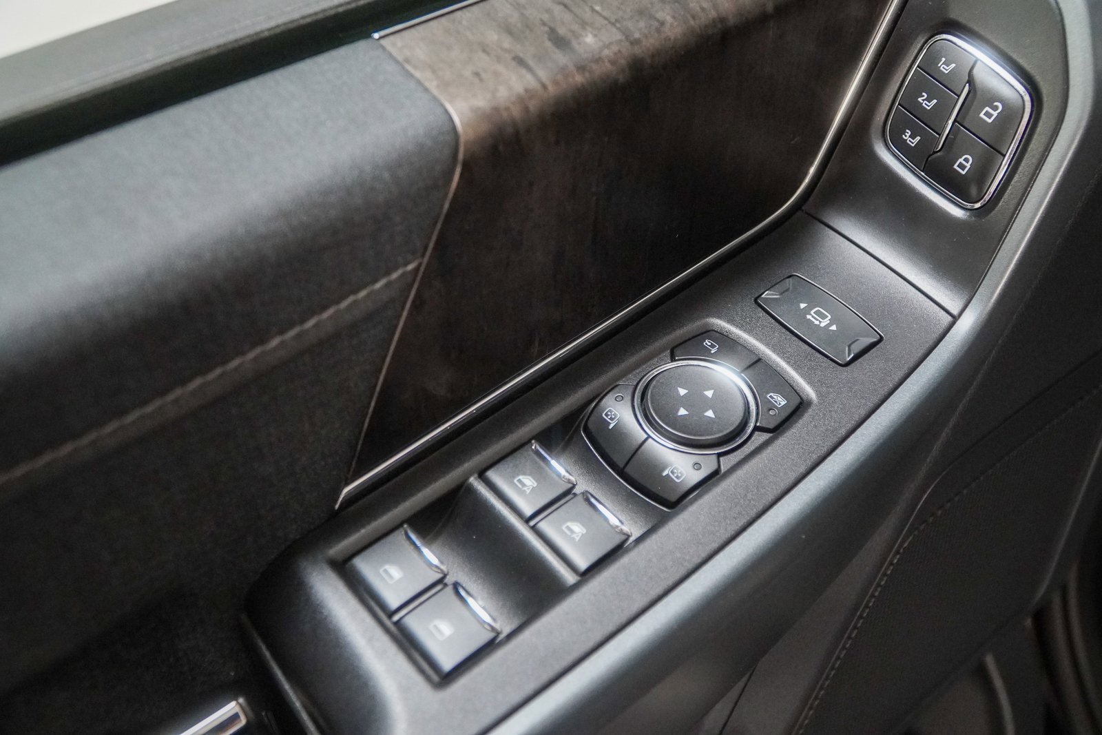 Used 2021 Ford F150 Lariat w/ Max Trailer Tow Package image 21