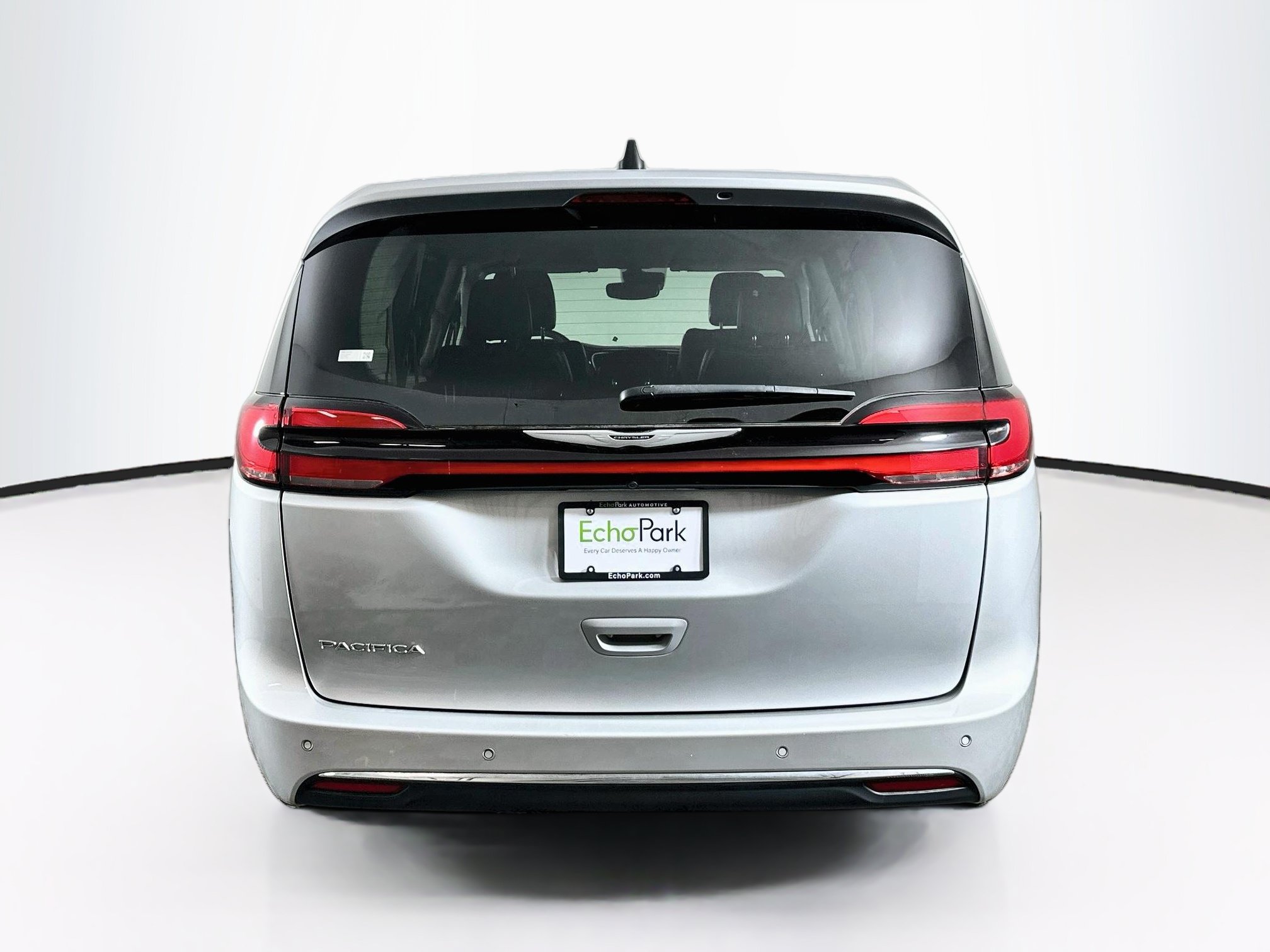 Used 2024 Chrysler Pacifica Touring-L FWD image 7