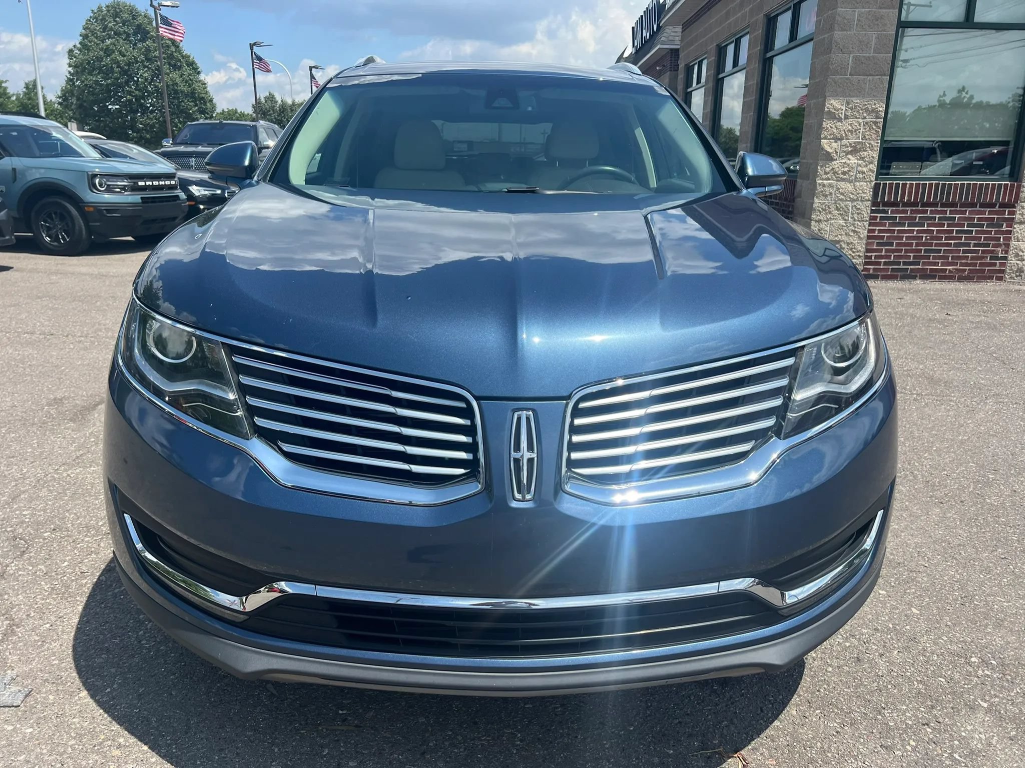 Used 2018 Lincoln MKX Select w/ Select Plus Package AWD/4WD image 3