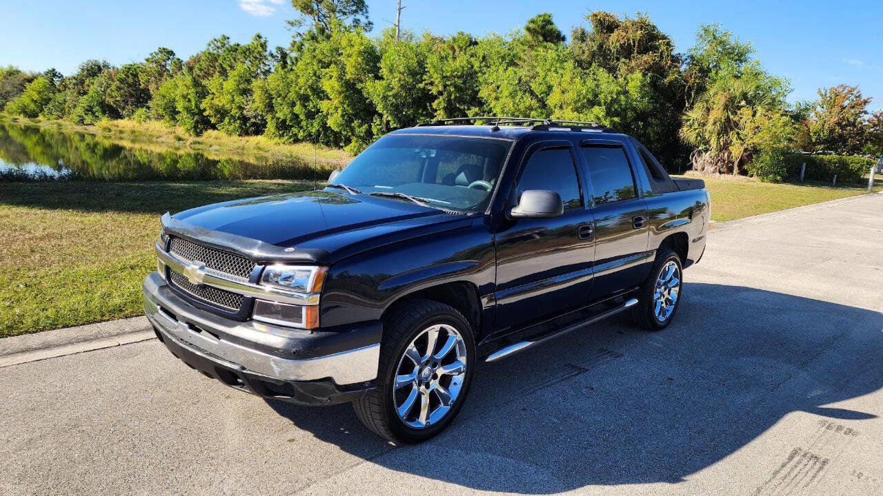 Used 2005 Chevrolet Avalanche LS w/ Preferred Equipment Group image 2
