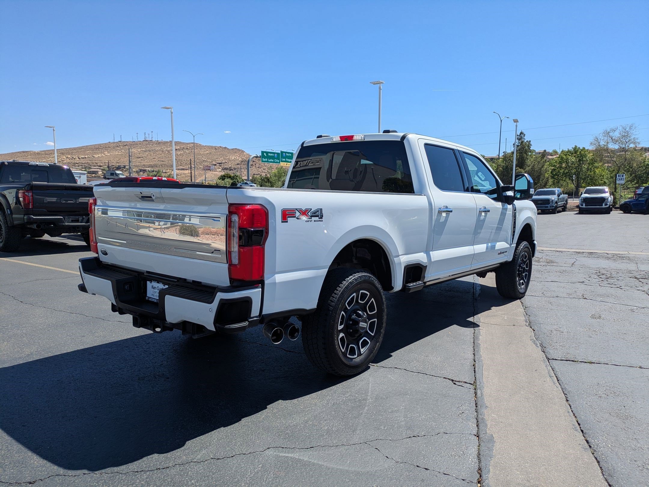 Used 2023 Ford F250 Platinum w/ FX4 Off-Road Package image 4