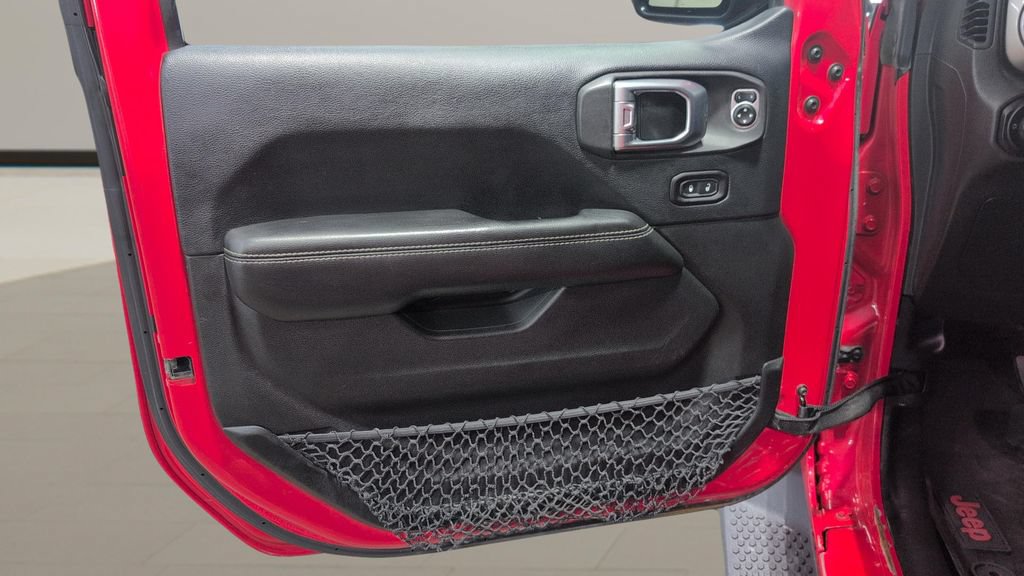 Used 2018 Jeep Wrangler Unlimited Sahara w/ Uconnect 4C Nav & Sound Group AWD/4WD image 7