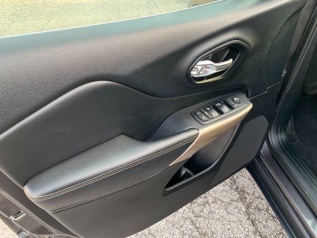 Used 2017 Jeep Cherokee Limited image 21