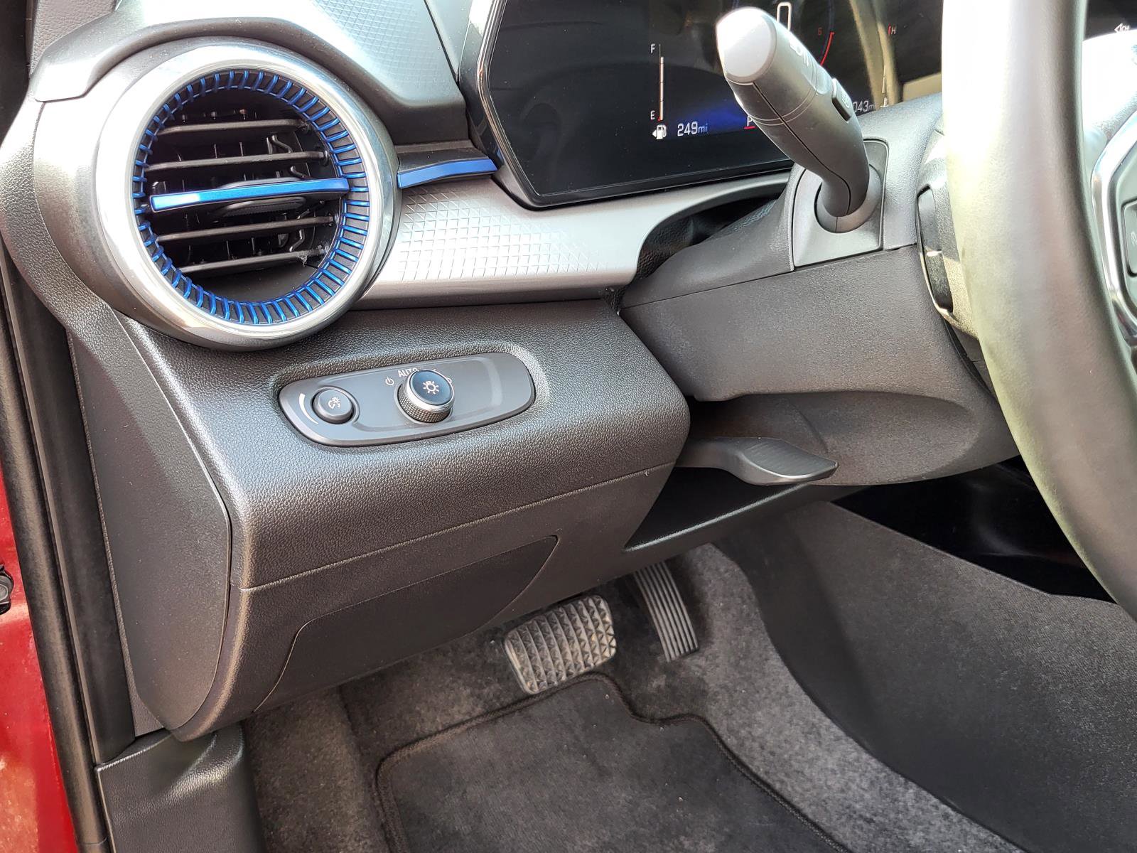 Used 2025 Chevrolet Trax LT w/ LT Convenience Package image 19