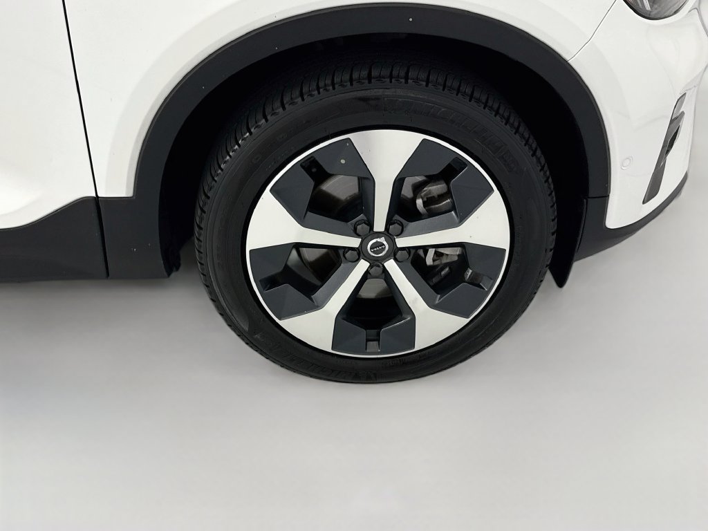 Used 2023 Volvo XC40 B5 Plus w/ Driver Assist Package AWD/4WD image 31