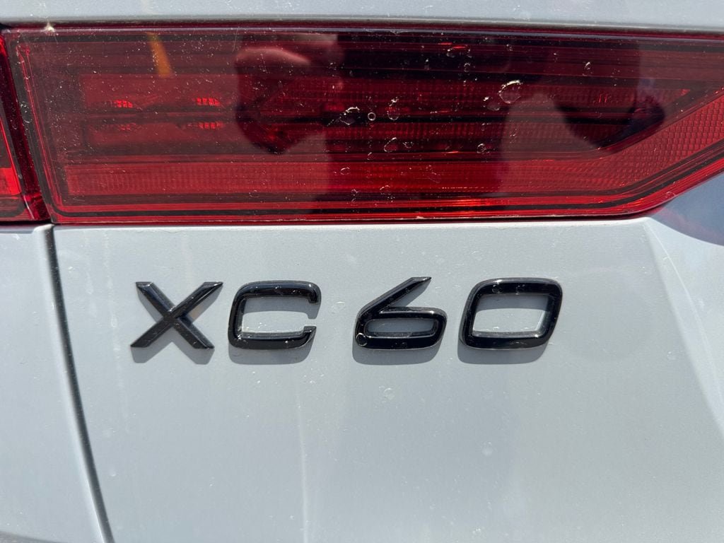 New 2026 Volvo XC60 T8 Ultra w/ Protection Package Premier AWD/4WD image 9