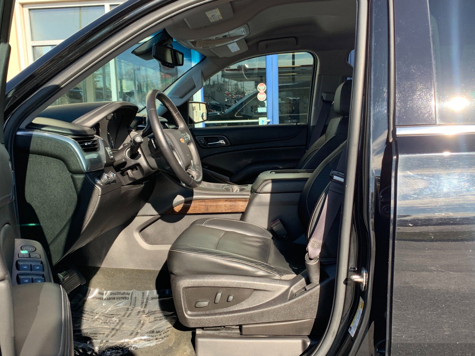 Used 2016 Chevrolet Suburban LT image 11