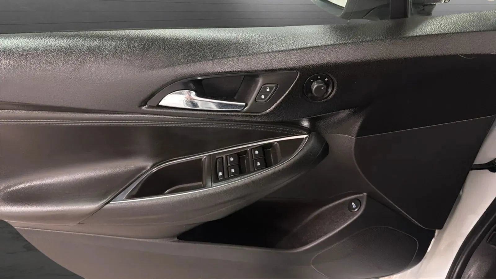 Used 2017 Chevrolet Cruze Premier w/ RS Package FWD image 17