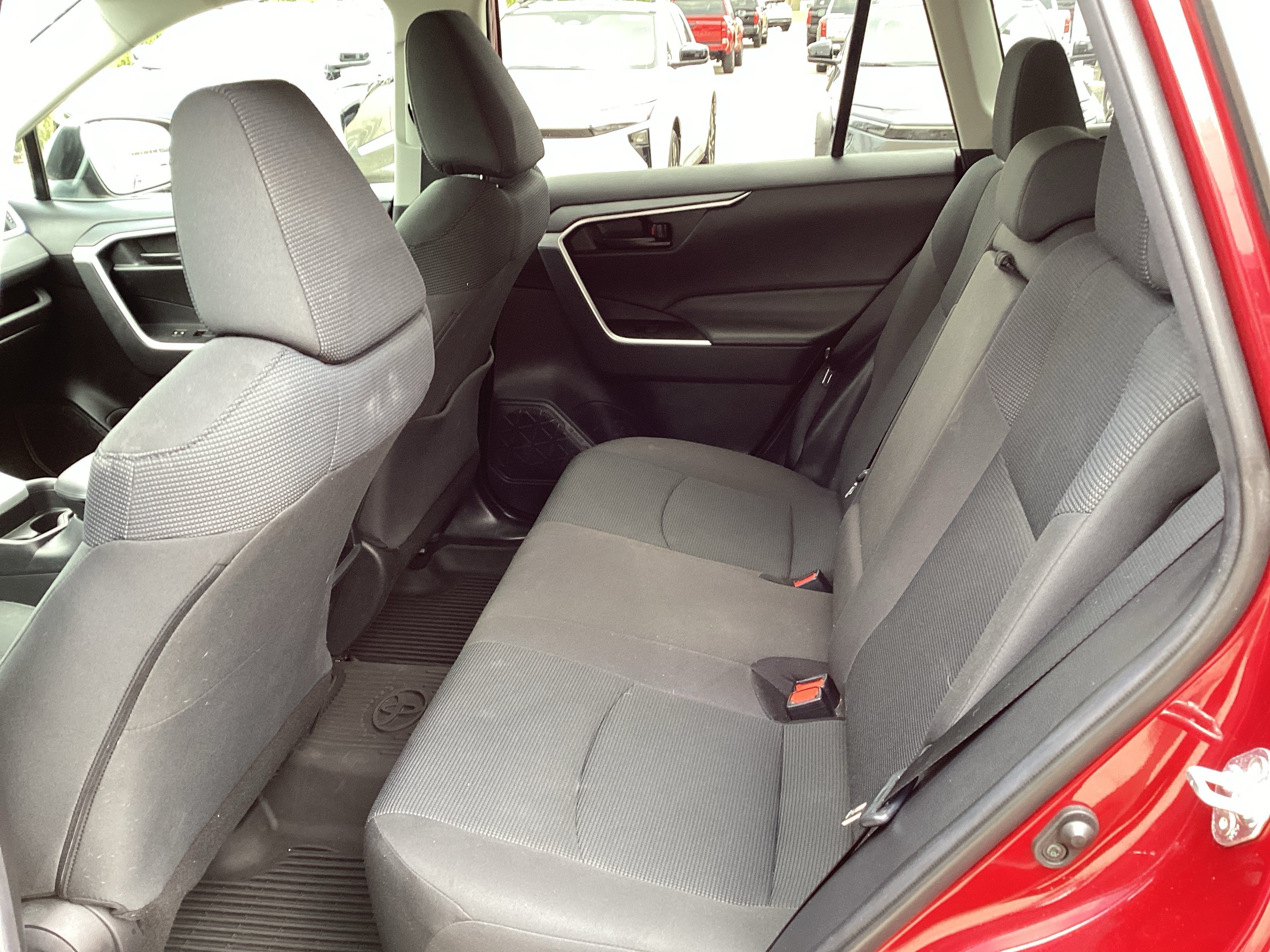 Used 2021 Toyota RAV4 LE FWD image 13