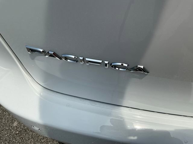 Used 2025 Chrysler Pacifica Select FWD image 5