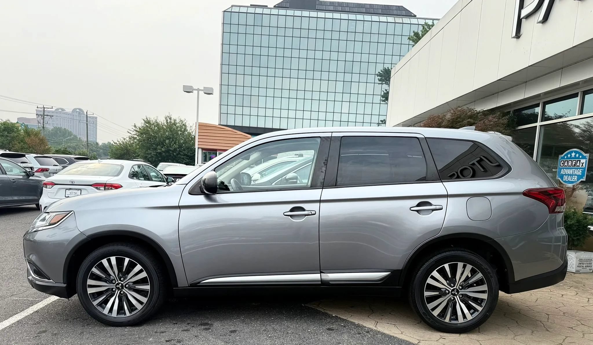 Used 2020 Mitsubishi Outlander ES FWD image 4