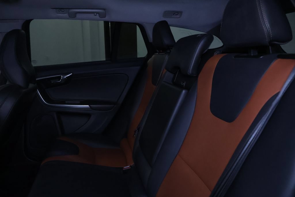 Used 2018 Volvo V60 T5 Cross Country AWD/4WD image 16
