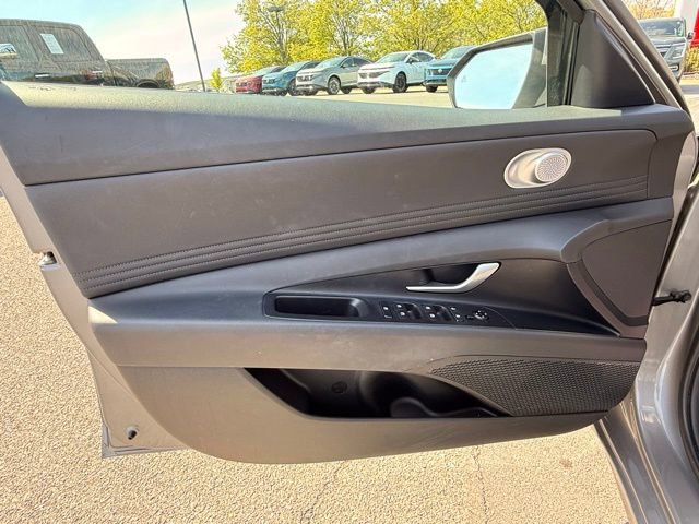 Used 2024 Hyundai Elantra SEL w/ Convenience Package image 12