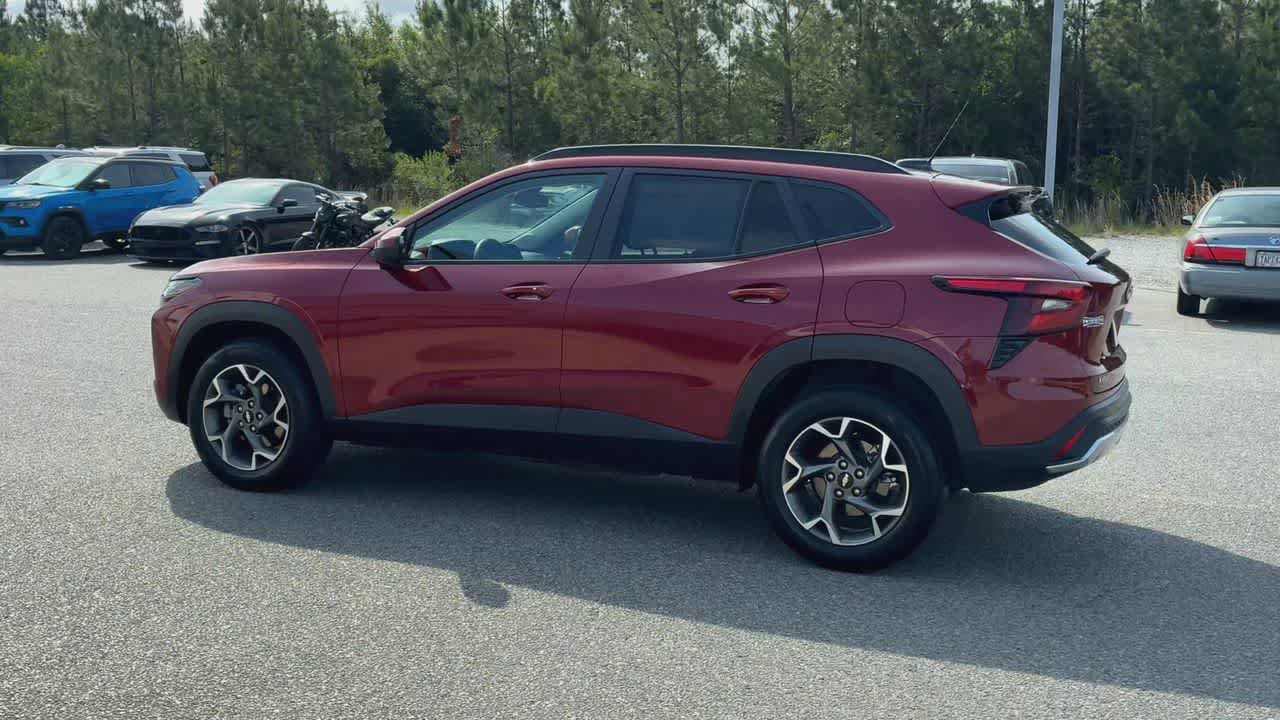 Used 2025 Chevrolet Trax LT w/ LT Convenience Package FWD image 6