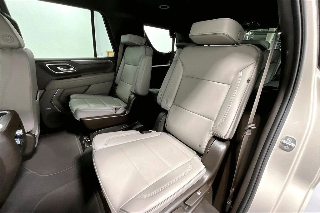 Used 2023 GMC Yukon SLT w/ SLT Luxury Package image 34