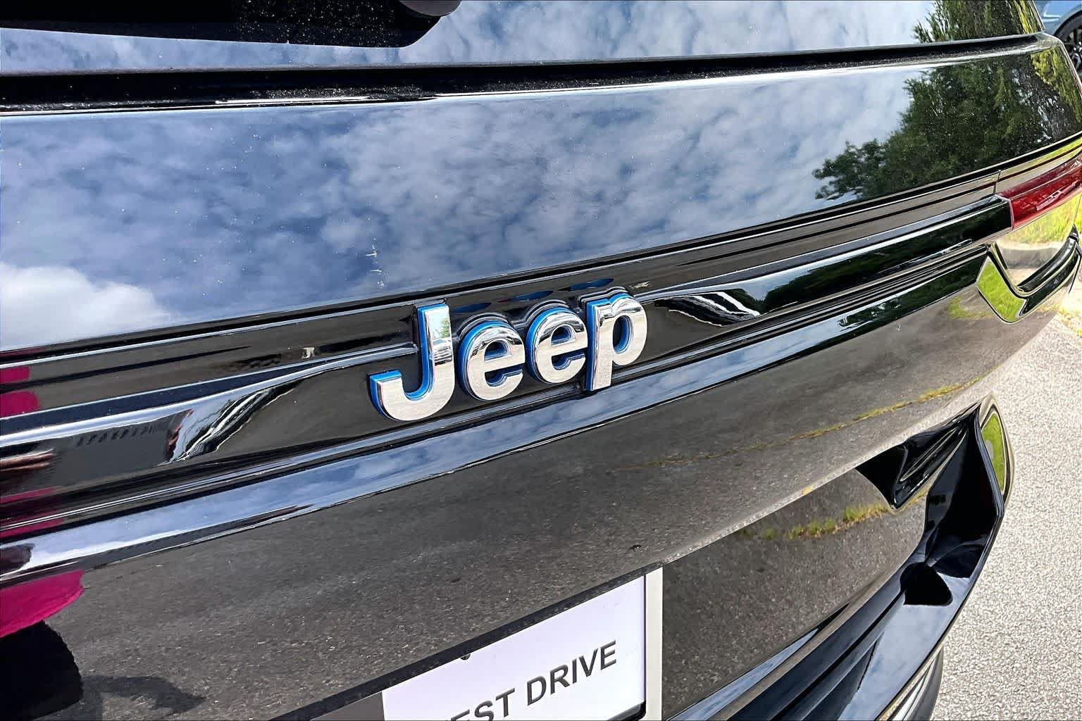 Used 2022 Jeep Grand Cherokee Limited 4xe w/ Luxury Tech Group II AWD/4WD image 31