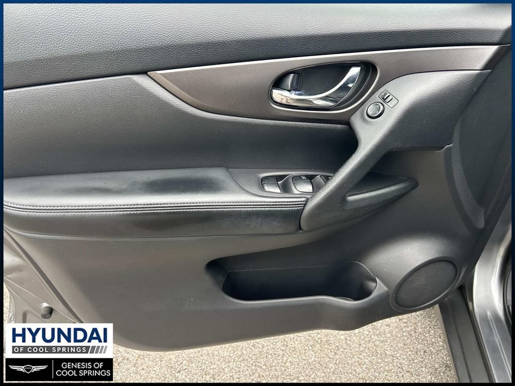 Used 2015 Nissan Rogue SV FWD image 17